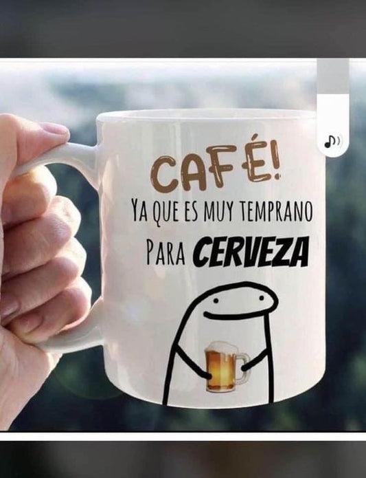 Taza café ta muy temprano para una cerveza